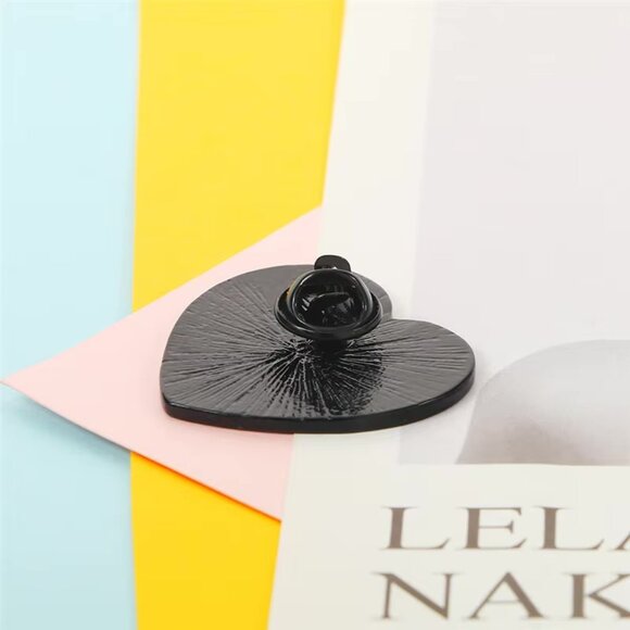 Funny Sardonic Skeletor (Masters of The Universe) 'Live Laugh Love' Enamel Pin - Picture 7 of 8